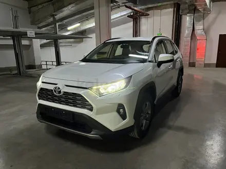 Toyota RAV4 2022 года за 23 950 000 тг. в Астана