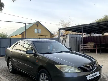 Toyota Camry 2003 года за 3 800 000 тг. в Актобе – фото 4