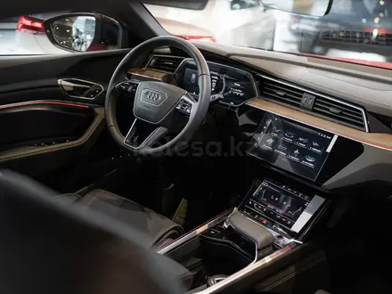 Audi Q8 e-tron 55 S line 2023 года за 38 140 000 тг. в Алматы – фото 13