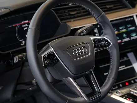 Audi Q8 e-tron 55 S line 2023 года за 38 140 000 тг. в Алматы – фото 15