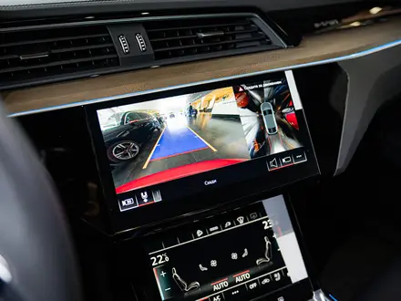 Audi Q8 e-tron 55 S line 2023 года за 38 140 000 тг. в Алматы – фото 23