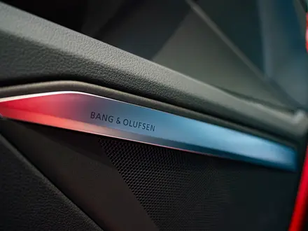 Audi Q8 e-tron 55 S line 2023 года за 38 140 000 тг. в Алматы – фото 35