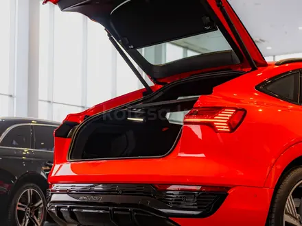 Audi Q8 e-tron 55 S line 2023 года за 38 140 000 тг. в Алматы – фото 10