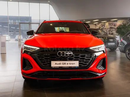Audi Q8 e-tron 55 S line 2023 года за 38 140 000 тг. в Алматы – фото 2