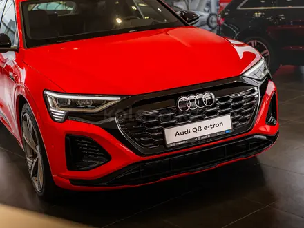 Audi Q8 e-tron 55 S line 2023 года за 38 140 000 тг. в Алматы – фото 6