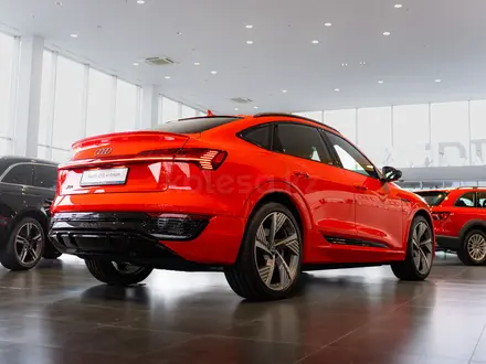 Audi Q8 e-tron 55 S line 2023 года за 38 140 000 тг. в Алматы – фото 4