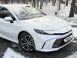 Toyota Camry 2025 года за 23 750 000 тг. в Алматы – фото 2
