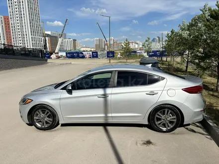 Hyundai Elantra 2018 года за 8 200 000 тг. в Астана – фото 3