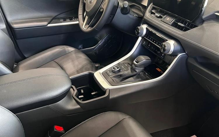 Toyota RAV4 Luxe+ — миниатюра 2