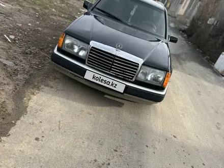 Mercedes-Benz E 260 1993 года за 1 200 000 тг. в Шымкент