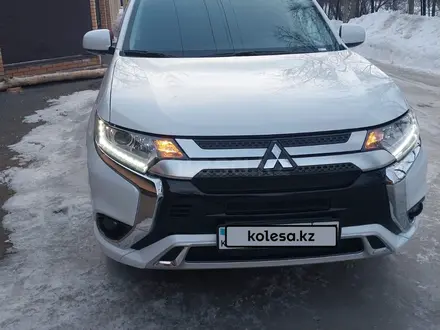 Mitsubishi Outlander 2022 года за 12 300 000 тг. в Уральск – фото 2