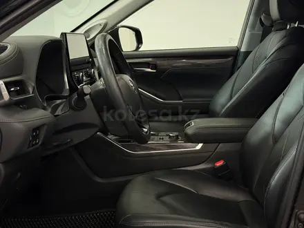 Toyota Highlander Luxe 2023 года за 32 600 000 тг. в Астана – фото 12