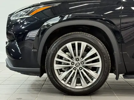 Toyota Highlander Luxe 2023 года за 32 600 000 тг. в Астана – фото 17