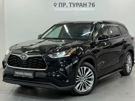 Toyota Highlander Luxe 2023 года за 32 600 000 тг. в Астана
