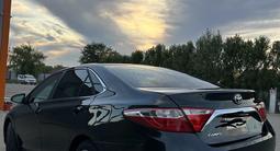 Toyota Camry 2015 года за 6 800 000 тг. в Актобе – фото 2