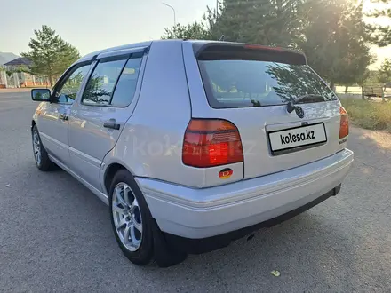 Volkswagen Golf 1995 года за 3 000 000 тг. в Алматы – фото 101