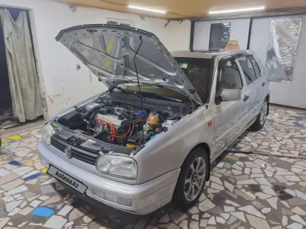 Volkswagen Golf 1995 года за 3 000 000 тг. в Алматы – фото 34