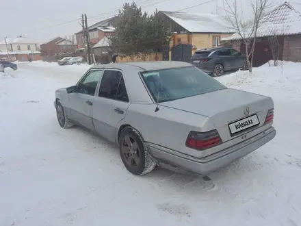 Mercedes-Benz E 200 1994 года за 2 100 000 тг. в Астана – фото 2