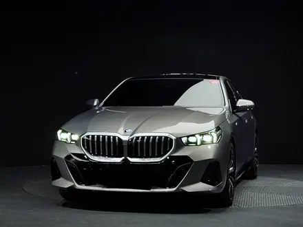BMW 530 XDrive 2025 года за 35 500 000 тг. в Астана – фото 2