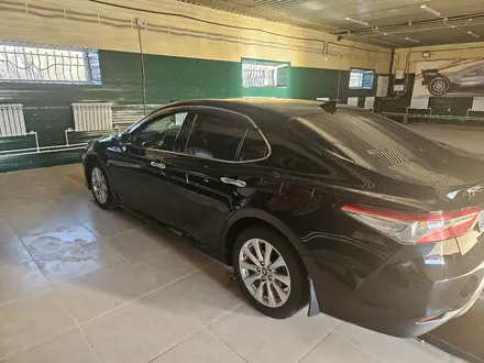 Toyota Camry 2018 года за 9 000 000 тг. в Житикара – фото 3