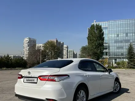 Toyota Camry 2019 года за 12 200 000 тг. в Алматы – фото 3