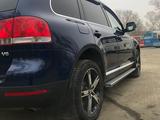 Volkswagen Touareg 2005 года за 4 500 000 тг. в Усть-Каменогорск – фото 3