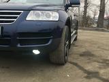 Volkswagen Touareg 2005 года за 4 500 000 тг. в Усть-Каменогорск – фото 4