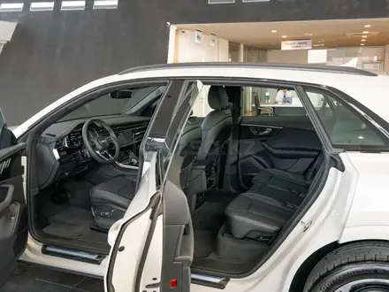 Audi Q8 55 TFSI Quattro 2026 года за 48 000 000 тг. в Алматы – фото 37