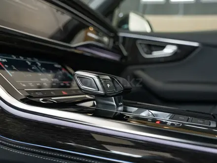 Audi Q8 55 TFSI Quattro 2026 года за 48 000 000 тг. в Алматы – фото 45