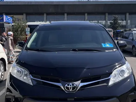 Toyota Sienna 2017 года за 14 700 000 тг. в Алматы