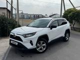 Toyota RAV4 2021 года за 15 500 000 тг. в Тараз