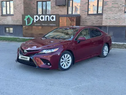 Toyota Camry 2019 года за 12 500 000 тг. в Актобе – фото 16