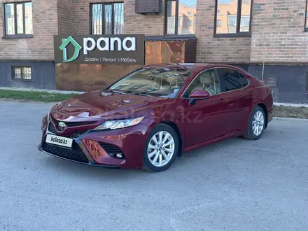Toyota Camry 2019 года за 12 500 000 тг. в Актобе – фото 3