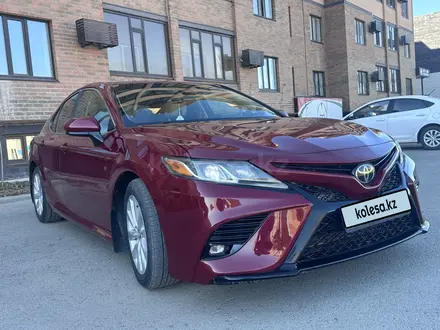 Toyota Camry 2019 года за 12 500 000 тг. в Актобе – фото 5