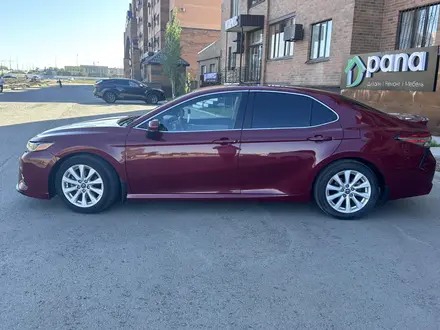 Toyota Camry 2019 года за 12 500 000 тг. в Актобе – фото 9