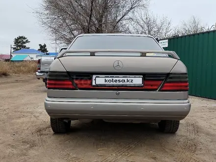 Mercedes-Benz E 200 1988 года за 1 950 000 тг. в Актобе – фото 7