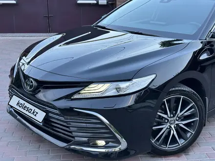 Toyota Camry 2021 года за 16 800 000 тг. в Алматы – фото 3