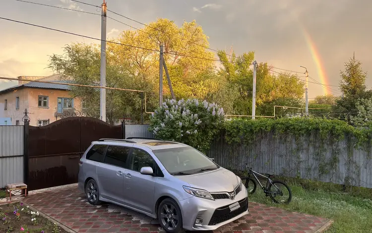 Toyota Sienna 2015 года за 11 500 000 тг. в Уральск