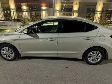 Hyundai Elantra 2017 года за 6 700 000 тг. в Шымкент – фото 12