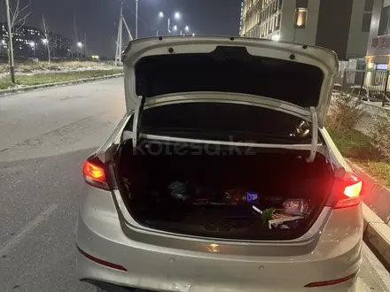 Hyundai Elantra 2017 года за 6 700 000 тг. в Шымкент – фото 4