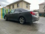 Toyota Camry 2013 годаfor8 800 000 тг. в Актобе – фото 3