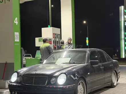 Mercedes-Benz E 320 1998 года за 3 000 000 тг. в Актобе