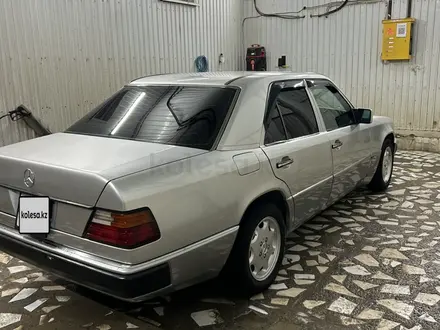 Mercedes-Benz E 230 1993 года за 2 500 000 тг. в Казалинск – фото 11