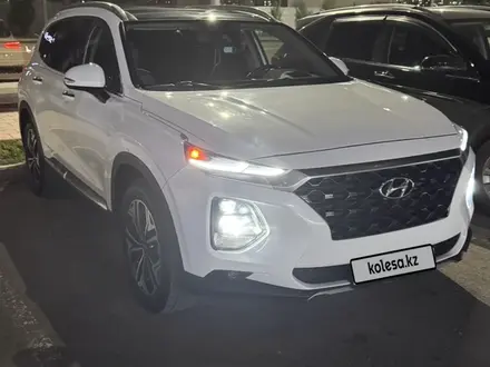 Hyundai Santa Fe 2019 года за 12 500 000 тг. в Караганда