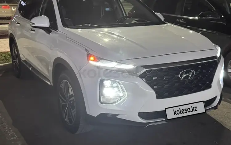 Hyundai Santa Fe 2019 года за 12 500 000 тг. в Караганда