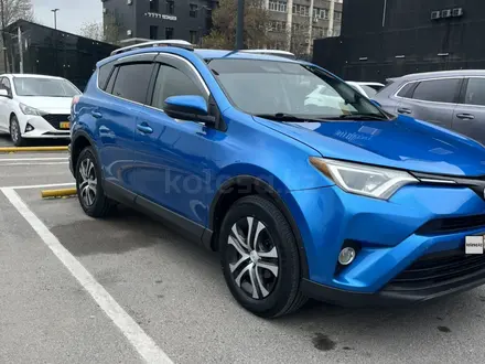 Toyota RAV4 2016 года за 6 250 000 тг. в Актобе – фото 4