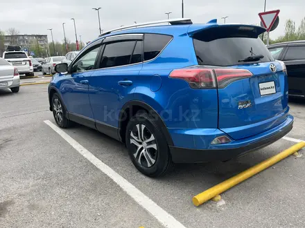 Toyota RAV4 2016 года за 6 250 000 тг. в Актобе – фото 2