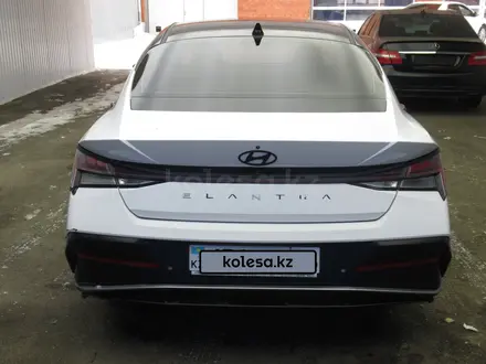 Hyundai Elantra 2024 года за 8 219 000 тг. в Актобе – фото 2