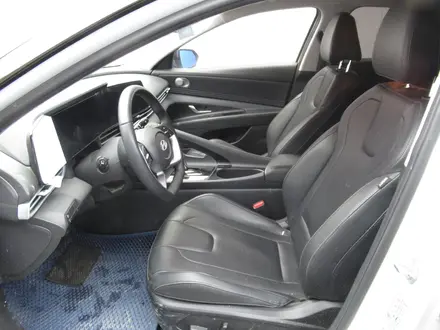 Hyundai Elantra 2024 года за 8 219 000 тг. в Актобе – фото 7