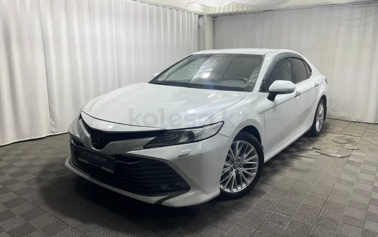 Toyota Camry 2020 года за 13 500 000 тг. в Алматы